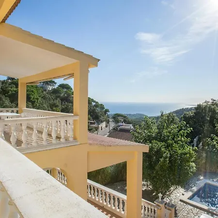 Villa Sleeps 8 Lloret de Mar
