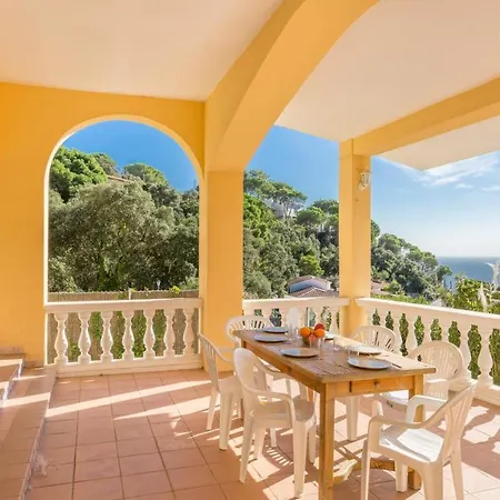 Villa Sleeps 8