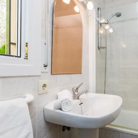 Sleeps 8 *