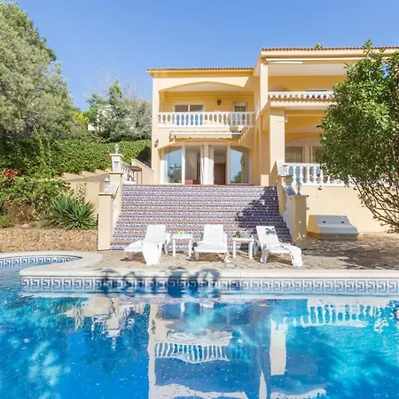 Sleeps 8 Villa *