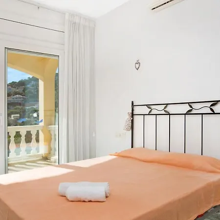 Sleeps 8 *