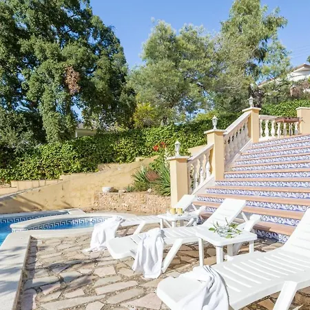 Villa Sleeps 8 *